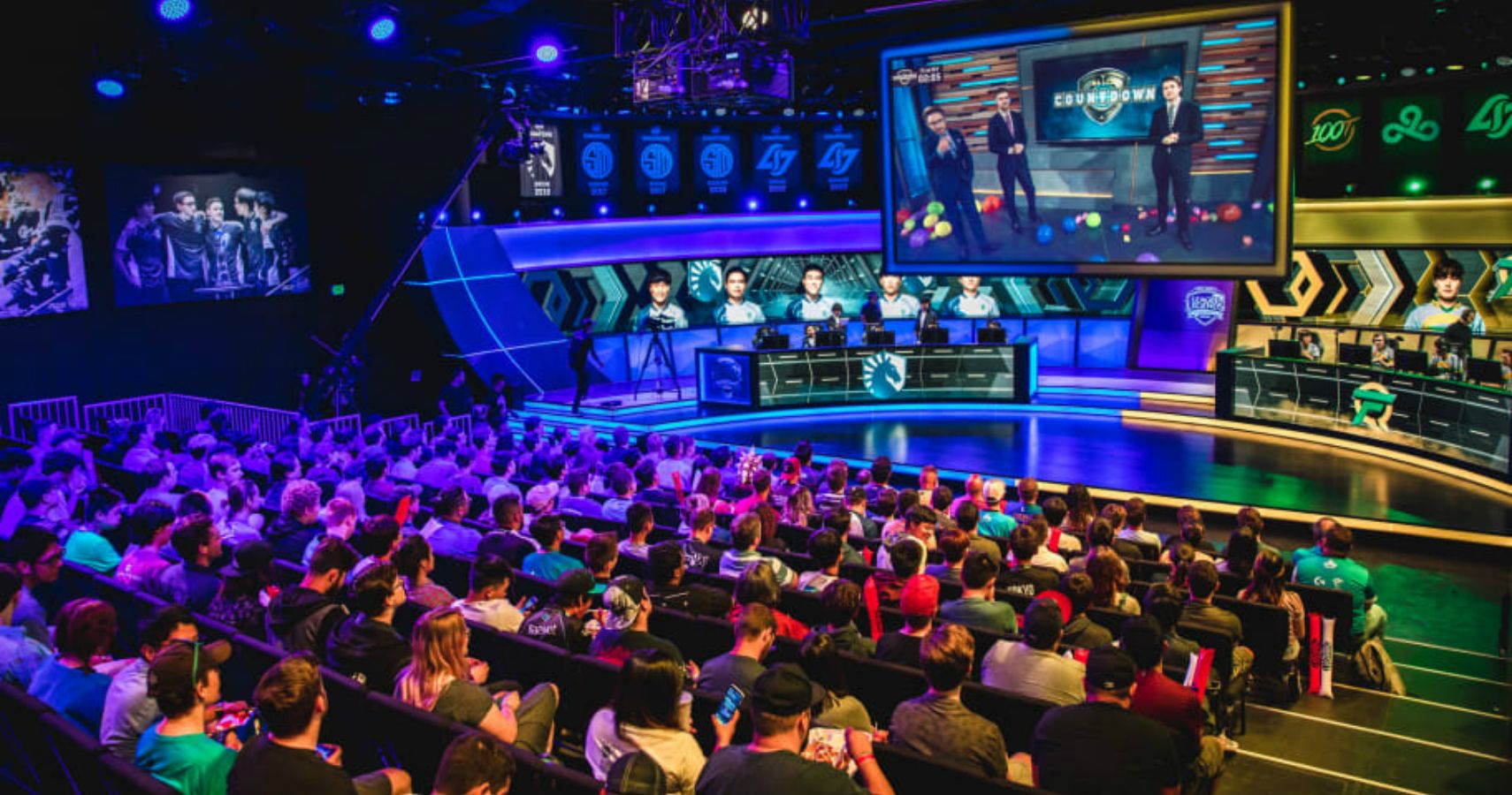 Riot Reveals LCS Summer Schedule Update, Friday Night League